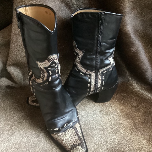 LERRE Made In Italy Black Calfskin & Snakeskin High Booties - Picture 2 of 13